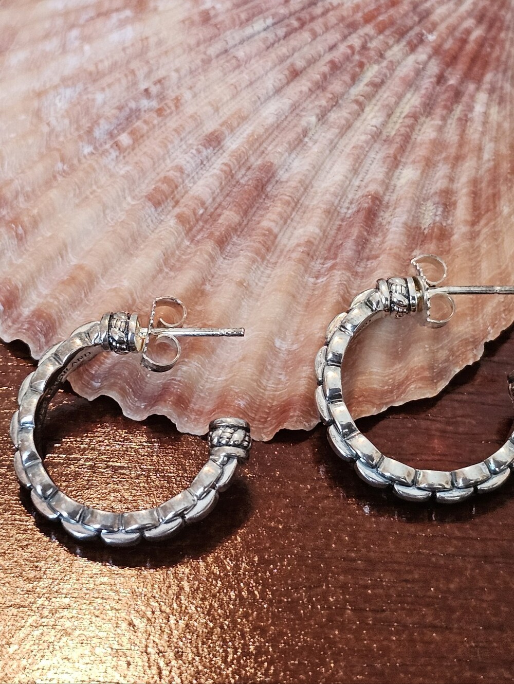 JAI by John Hardy Sterling Silver Textured Integrated Solid Chain Hoops 1” - Picture 6 of 16